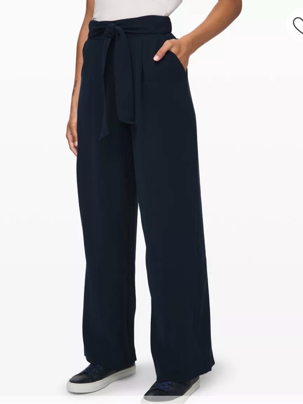 Lululemon Noir pants size 6 in black Wide-Leg Tie-Waist Pants